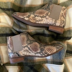 Frye & Co Women’s Snake Skin Chelsea boots (New)